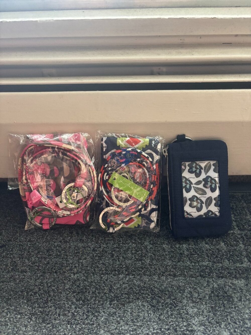 2 Lanyards/ID, 1 ID
